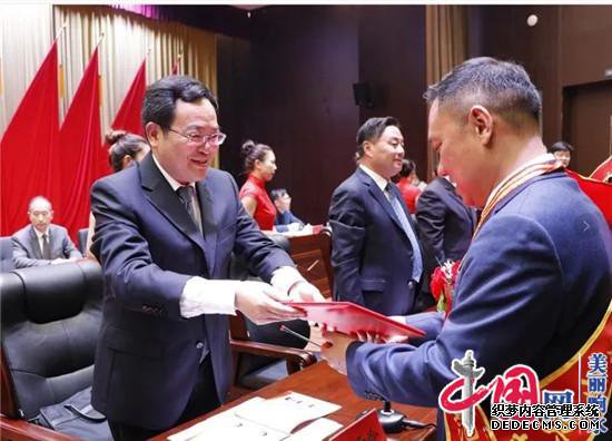 响水县召开庆祝“五一”国际劳动节暨县劳动模范表彰大会