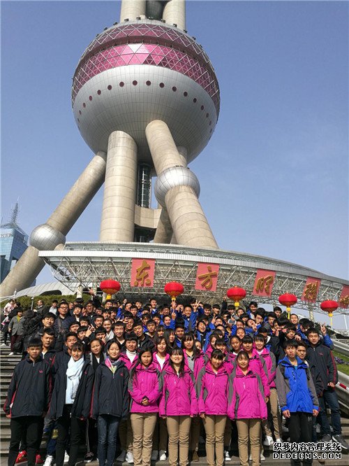 ��ְѧϰҲ���ʣ����ز�ѧУ���Ի������Ե����ٳɳ����Դ�������չ