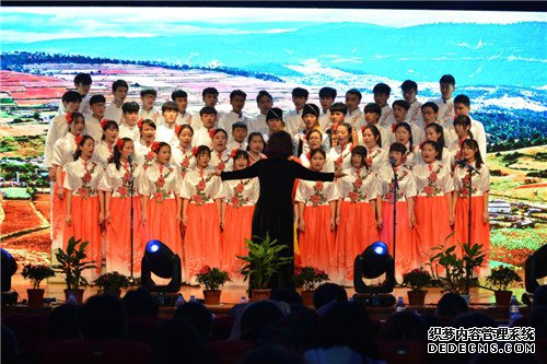 ��ְѧϰҲ���ʣ����ز�ѧУ���Ի������Ե����ٳɳ����Դ�������չ