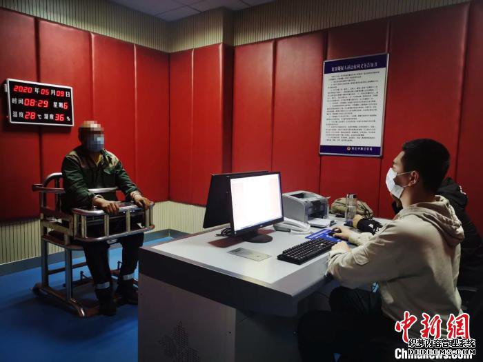 ͼΪ������Ѷ������������ĳ������������ͼ ��