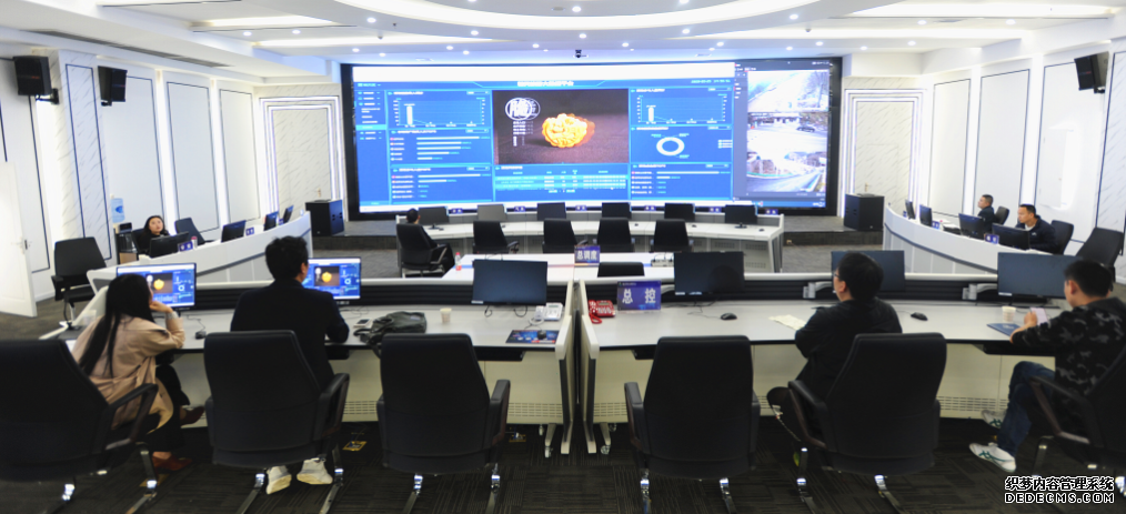 一部手机“云游朝天”