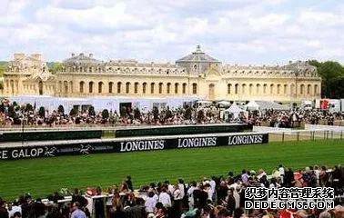 е Hippodrome de Chantilly