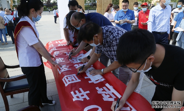 �й����ֲ���ݿ�չ���ʲ�����ջ���