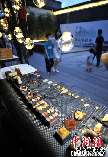 ͼΪ2020Ĵ(Ϸ)мչʾ۵ĸɽʯ񡣡ű 