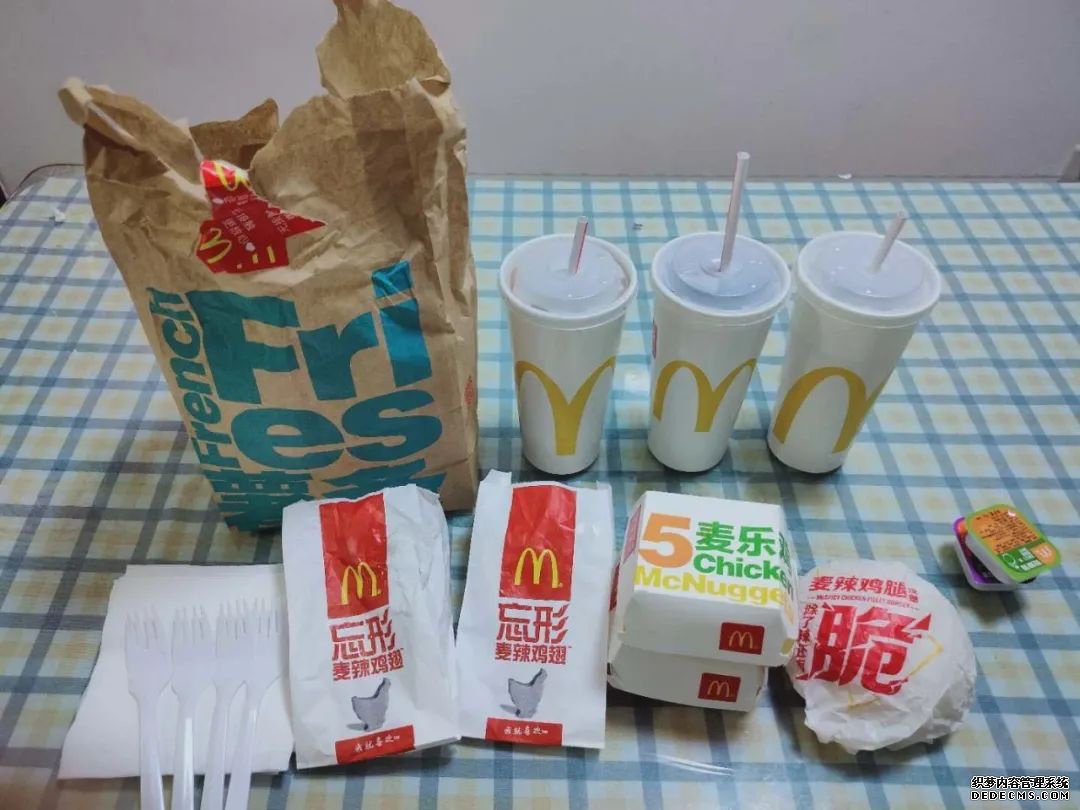 李佳琦与粉丝“约饭”,掀起一场直播新战