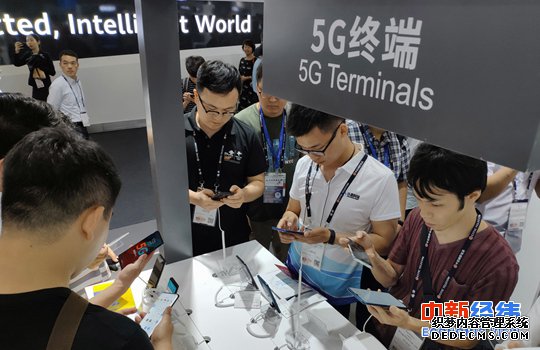 5G手机普及战打响!价格降至1500元、靠设计圈粉……