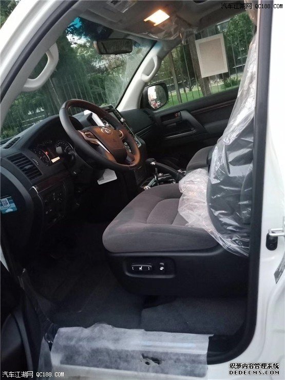 20款中东版兰德酷路泽4000最新行情报价