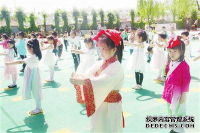 �ں��и�ѧУ��չδ�������������ǽ����