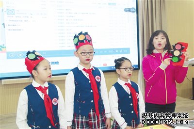 �ں��и�ѧУ��չδ�������������ǽ����