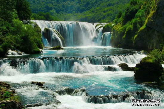 ɺӣRiver UnaϵStrbacki Bukٲ