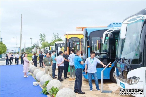 ��������ȫ��ҵ�����¿ͳ���Ʒ�����Ƹ�����