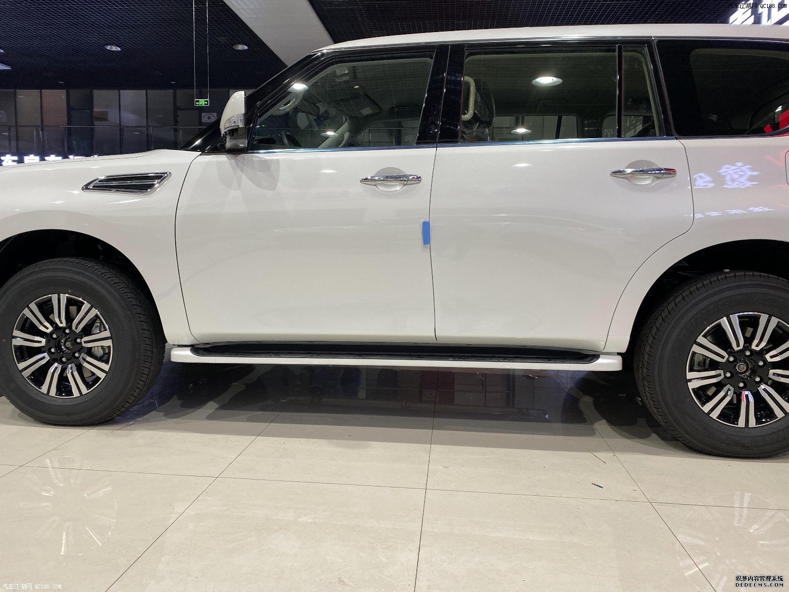 20款日产途乐Y62现车 纵享越野释放活力