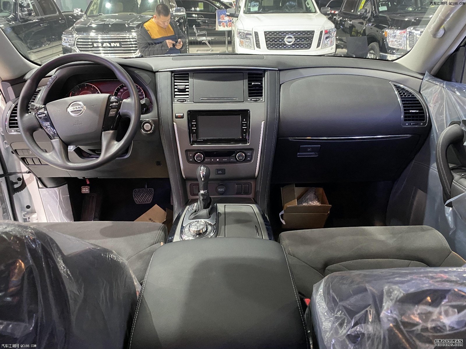 20款日产途乐Y62现车 纵享越野释放活力