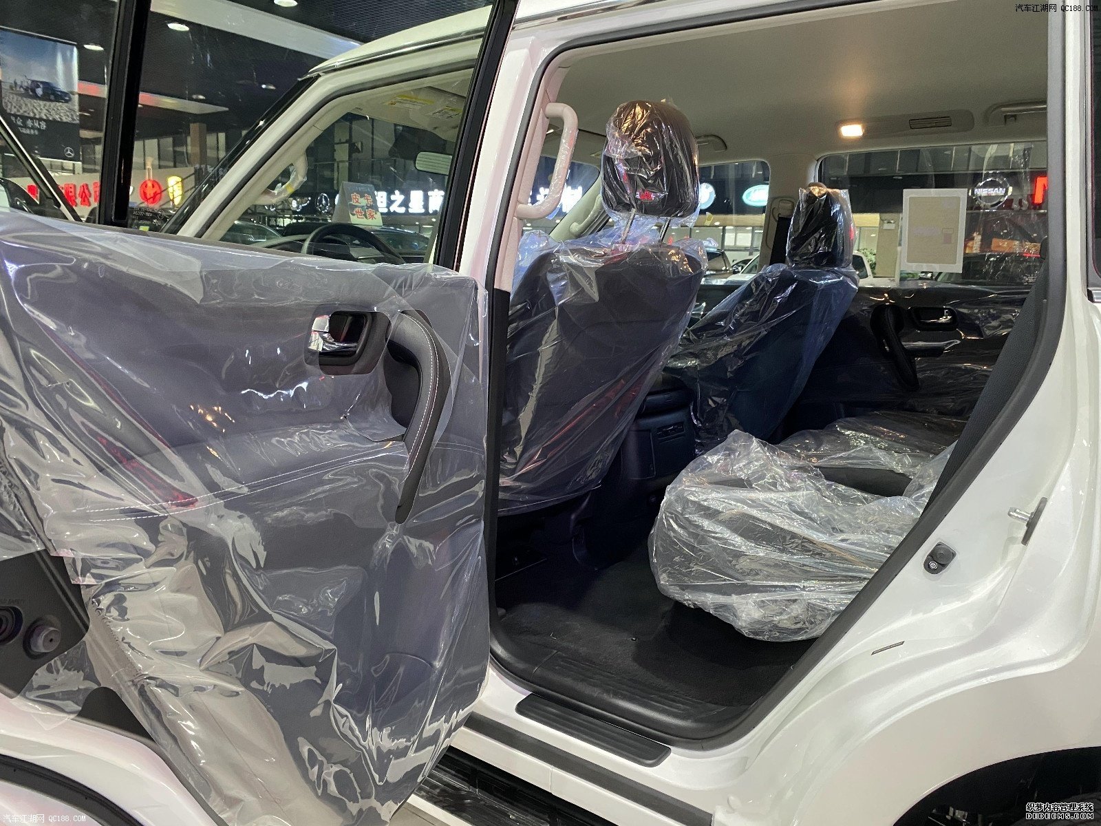 20款日产途乐Y62现车 纵享越野释放活力