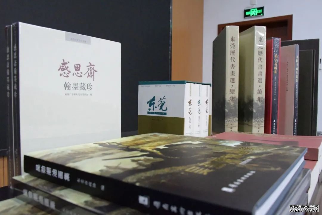 “情系老年教育传递书香文明” ——图书捐赠活动举行