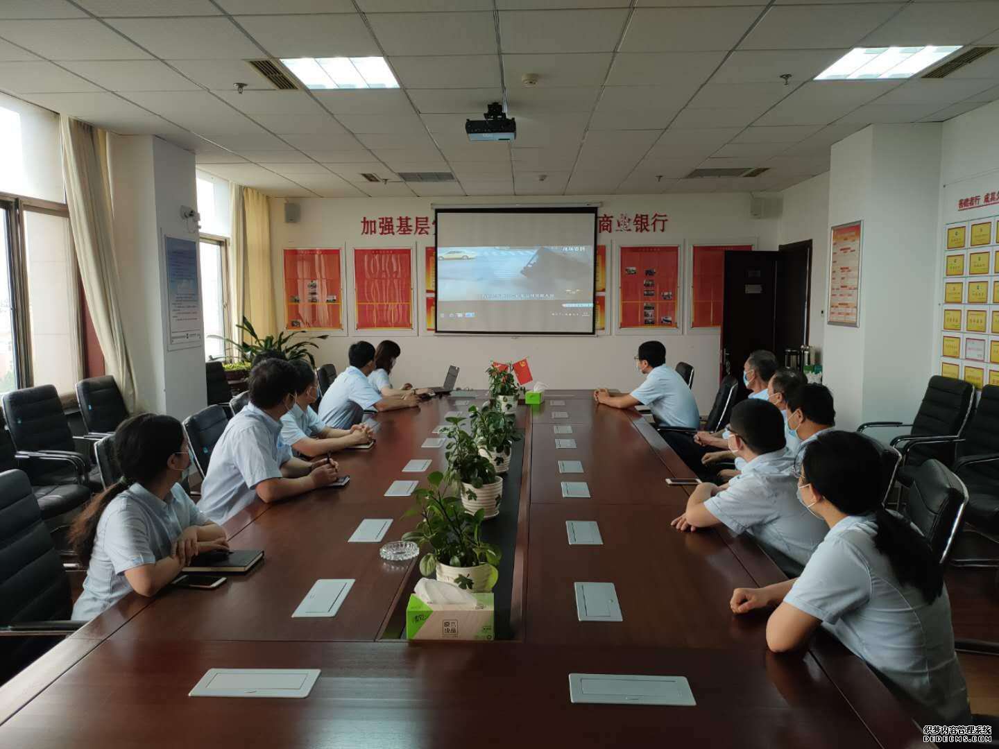 ���ж�Ӫ����֧�У���֯ȫ�йۿ���ȫ������ʾ����Ƭ