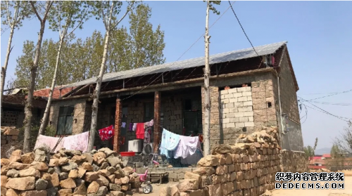 公益扶贫,无愧于“红” 固德威向山东临沂贫困户捐赠光伏逆变器