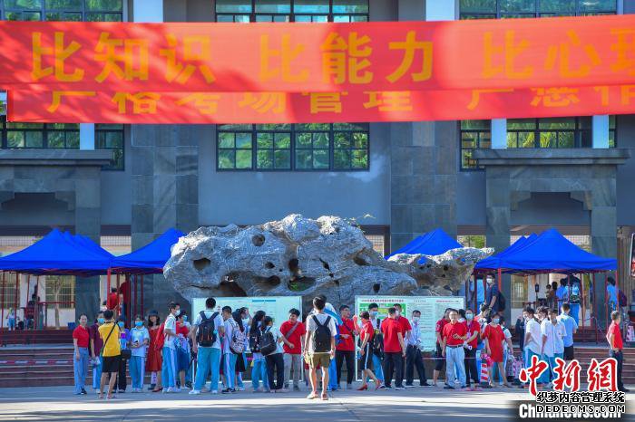 新高考新变化 海南5.7万余名考生赴考答好“应变”题 新高考新变化 海南5.7万余名考生赴考答好“应变”题