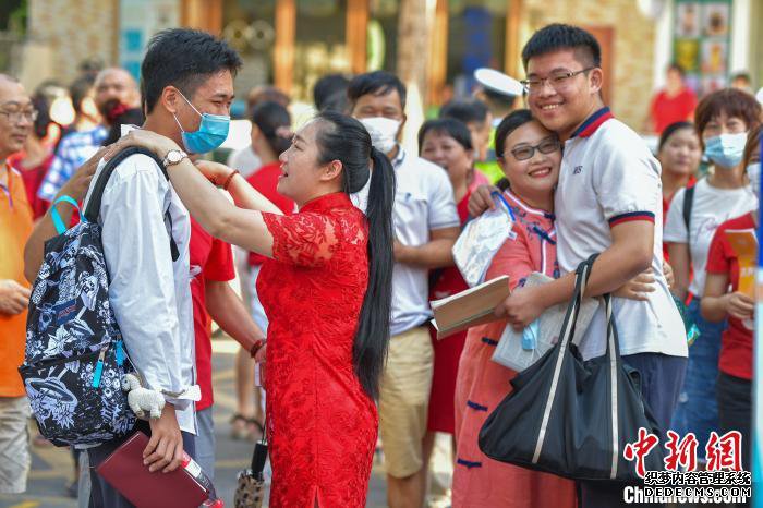 新高考新变化 海南5.7万余名考生赴考答好“应变”题 新高考新变化 海南5.7万余名考生赴考答好“应变”题