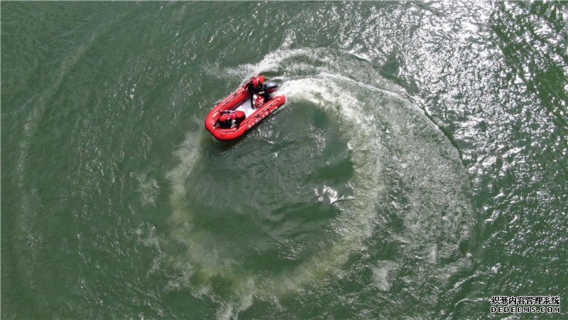 福建:水上蛟龙演练忙