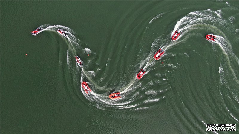 福建:水上蛟龙演练忙