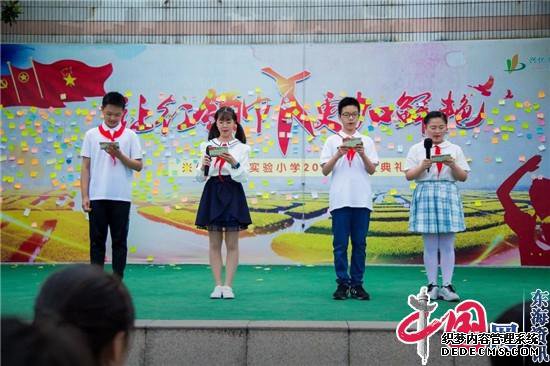 �ж�ĸУ ׷���ഺ