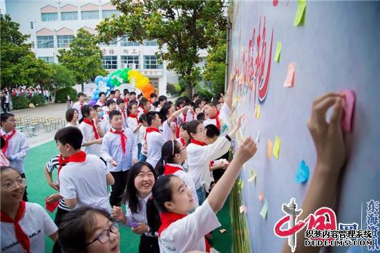 �ж�ĸУ ׷���ഺ