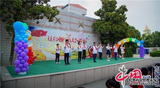 �ж�ĸУ ׷���ഺ