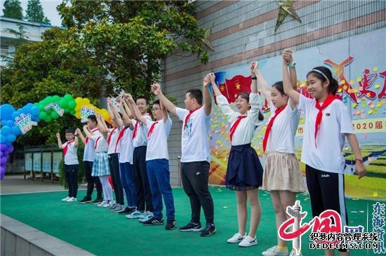 �ж�ĸУ ׷���ഺ