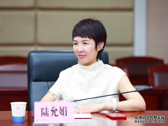 尔肯江·吐拉洪会见北京雪莲生物科技董事长陆允娟