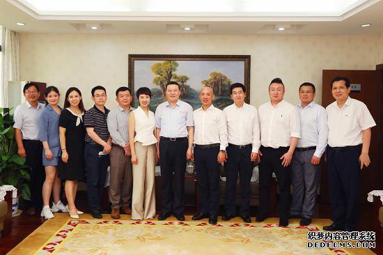 尔肯江·吐拉洪会见北京雪莲生物科技董事长陆允娟