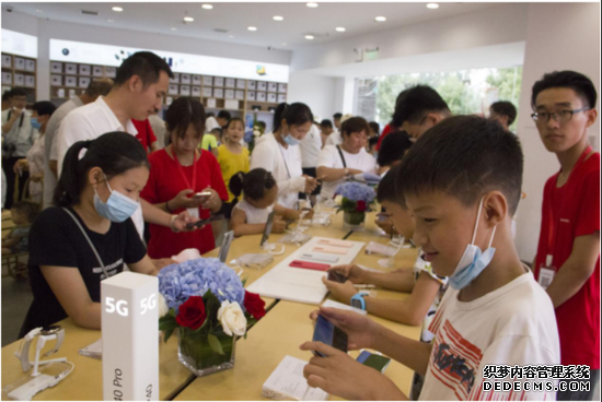 天泽城华为授权体验店盛大开业:人文与科技交融的智能生活馆