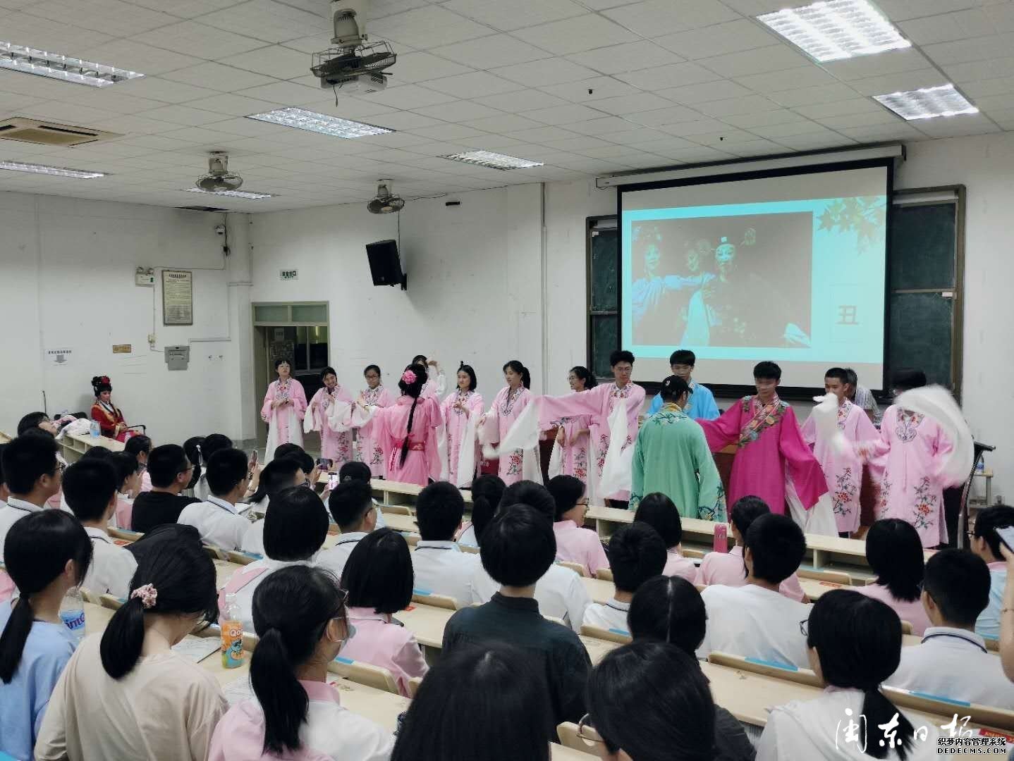 戏曲进校园活动在宁德一中举行