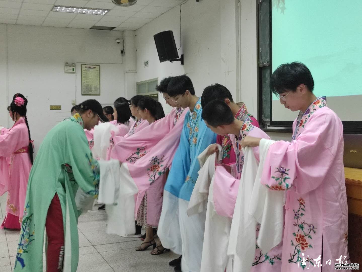 戏曲进校园活动在宁德一中举行