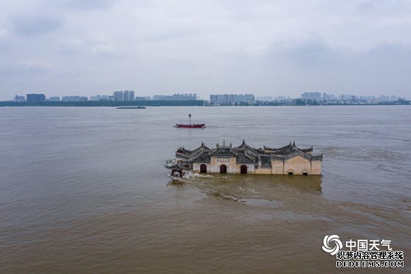 长江流域强降雨持续 江南华南高温开启三伏天