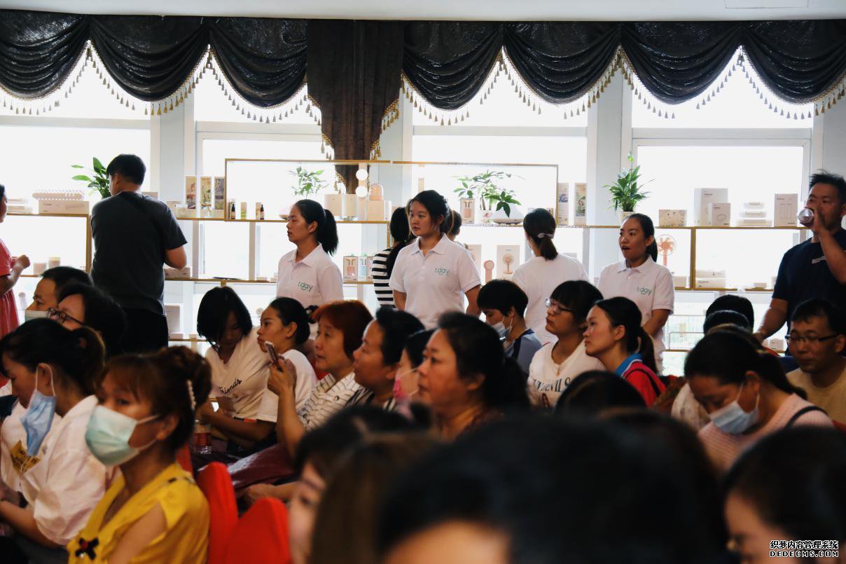 轻创业峰会圆满落幕 南阳百家新邻售社区店签约