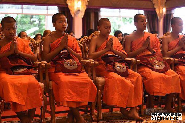 ���к�ɫ���� ����������ʷ����չ�ڸ��ݾ���