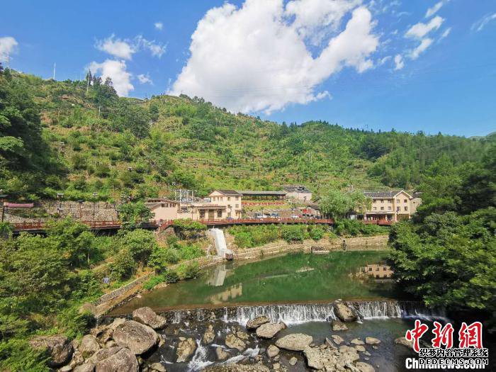 1991�꣬�µ����һ����·������ɣ������ˡ������硱����ʷ���� ֣���� ��