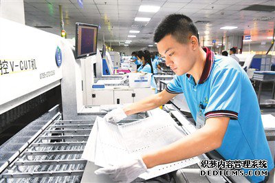 迎难而上,外贸展现强大韧性(锐财经·年中经济观察⑥)